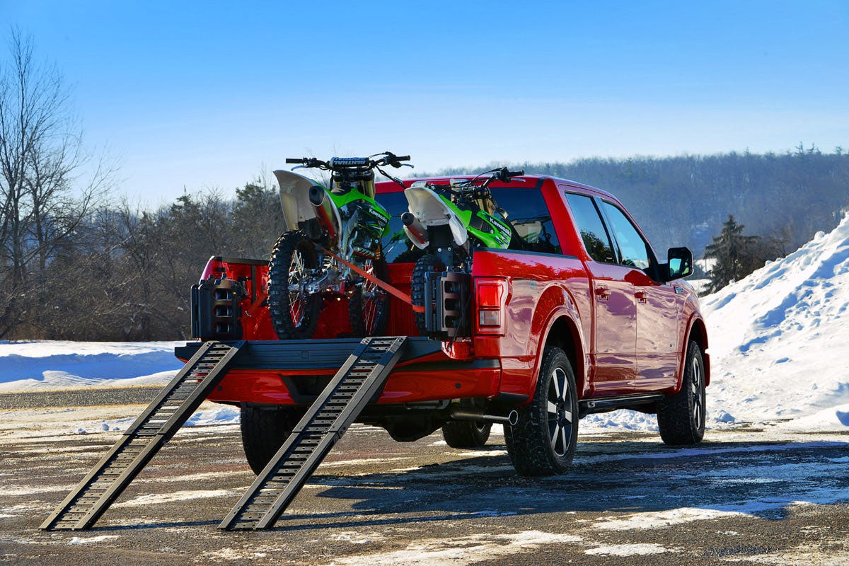 2015 F-150 incorporates loading ramps and remote tailgate operation for added convenience. (Click to view larger.)