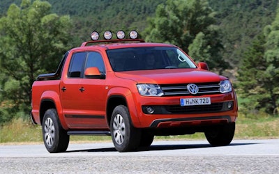 2013-Volkswagen-Amarok-Canyon-front-three-quarters-view-1024×640