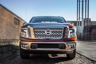 2017_Nissan_TITAN_Crew_Cab_03