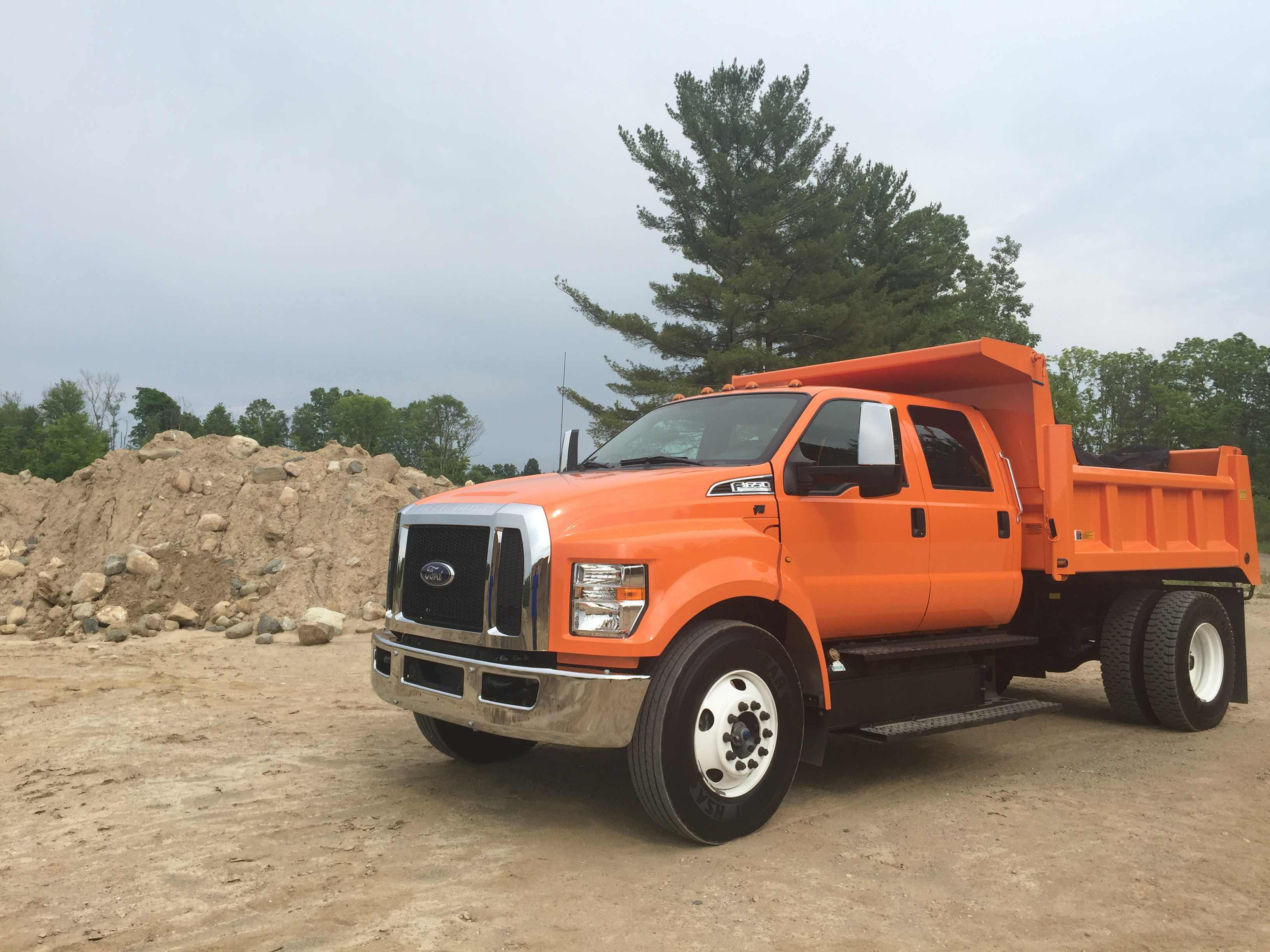 Ford f650 Red