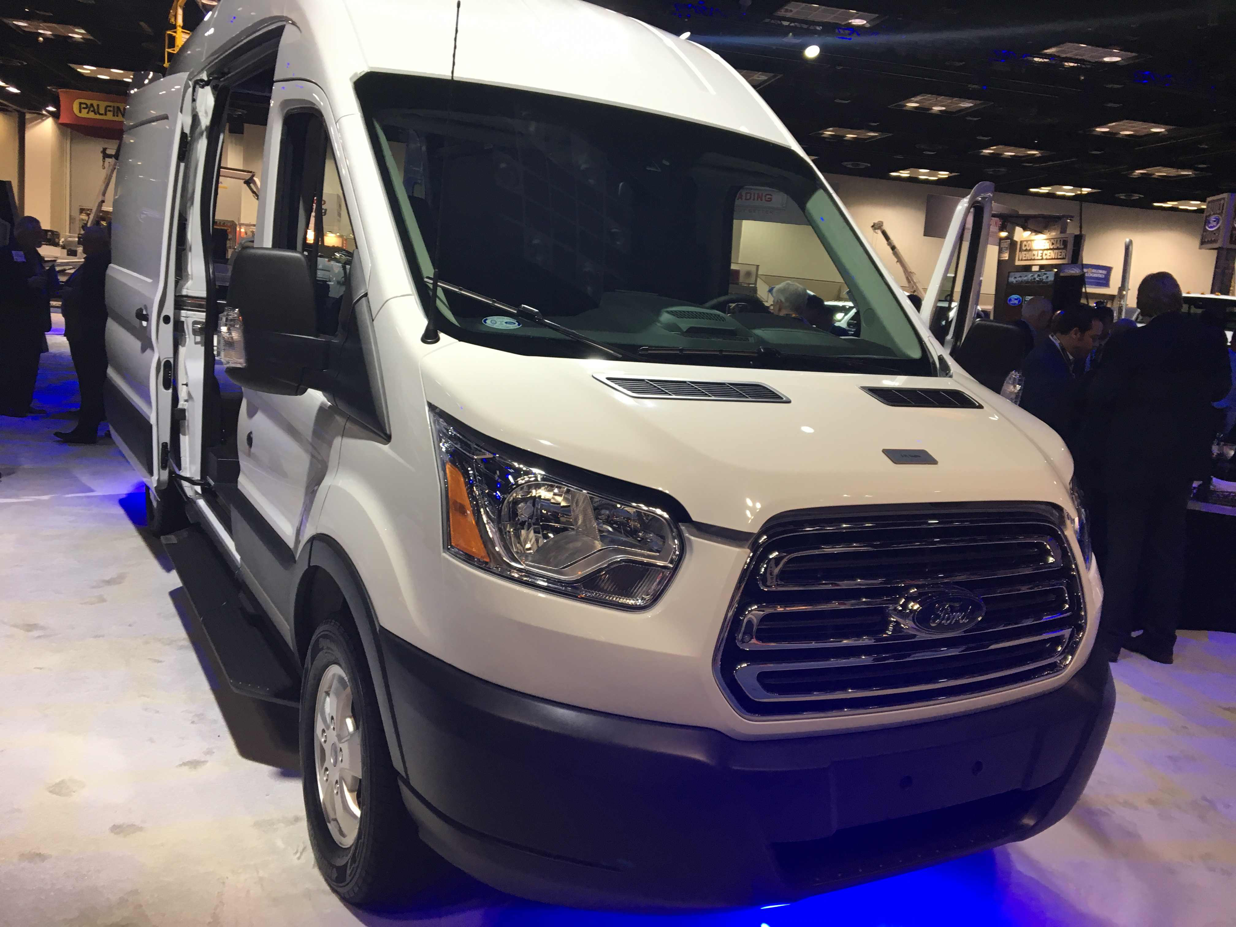 Форд транзит 2018. Ford Transit 2018 фургон. Форд Транзит 2018 грузовой фургон. Ford Transit van t12. Форд Транзит 2018 Рестайлинг.