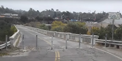 Bonsall-bridge-narrow-bridge