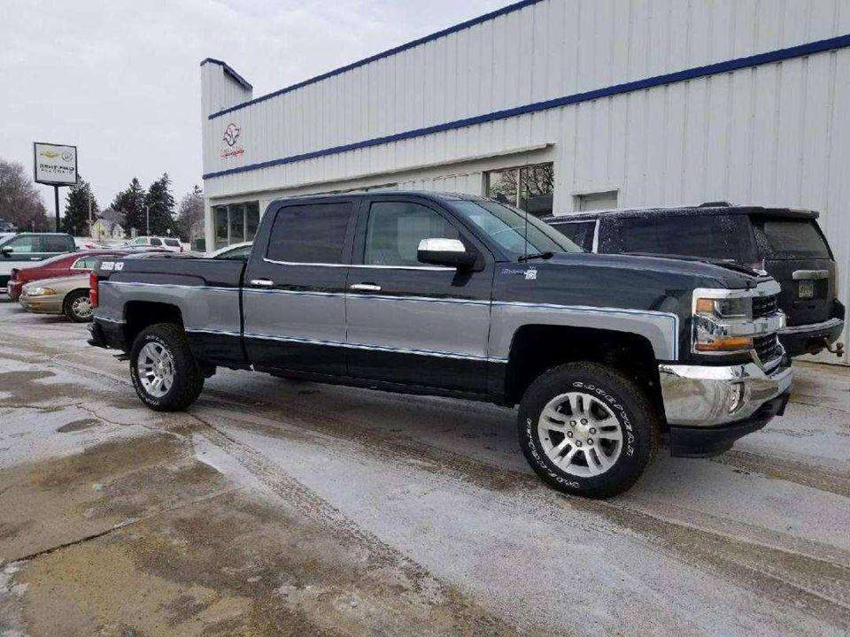 Retro Big 10 Chevy option offered on 2018 Silverado Hard Working