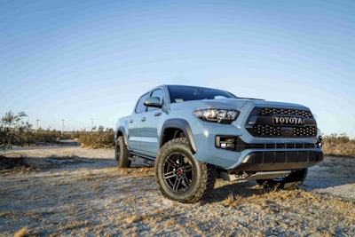 toyota-tacoma-trd—17-vr-602-coal-black_28293656097_o