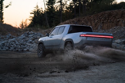 2018_11_K.-Rivian_R1T_Fun_In_Dirt_2