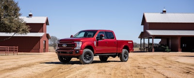 2022 Ford Super Duty Lariat Tremor With Sport Appearance Pack 01