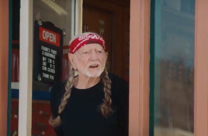 In a brief, humorous ad posted recently by FedEx, Willie Nelson becomes captivated by an electric FedEx step van, the GM BrightDrop EV600.