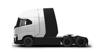 The Nikoka Tre FCEV fuel cell truck offers 500 miles of range and a 20-minute hydrogen refuel time.