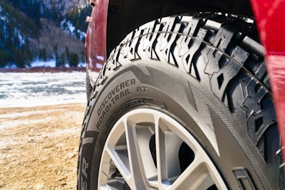 The Cooper Discoverer Road+Trail AT features a refreshed design with thick interlocking tread lugs providing confidence in wet and dry conditions and continuous tread pattern extending over 50% further down the sidewall than the predecessor providing more grip for soft surfaces and control on uneven terrain. This tire also has the three-peak mountain snowflake designation for traction and stability in winter weather conditions.